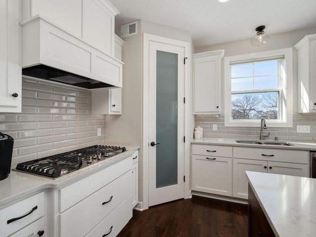 6406 Timber Arch Drive, Chaska, MN 55318