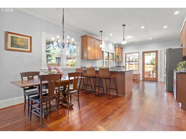 918 C St, Springfield, OR 97477