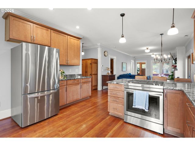 918 C St, Springfield, OR 97477