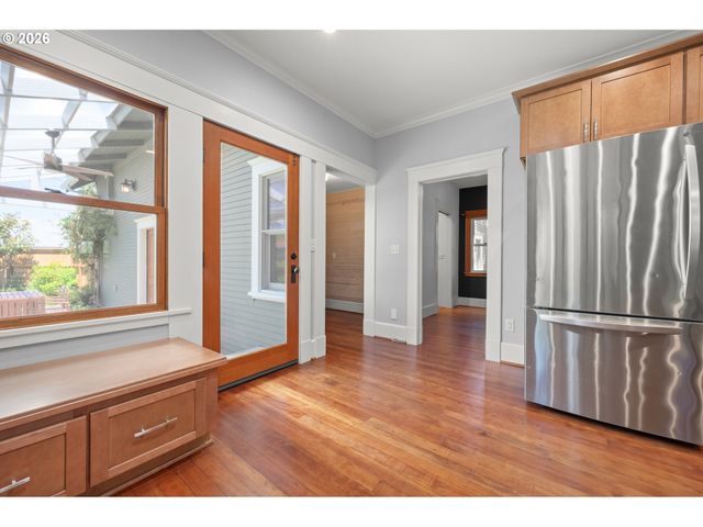 918 C St, Springfield, OR 97477
