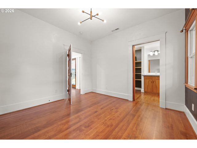 918 C St, Springfield, OR 97477
