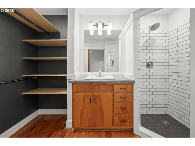 918 C St, Springfield, OR 97477