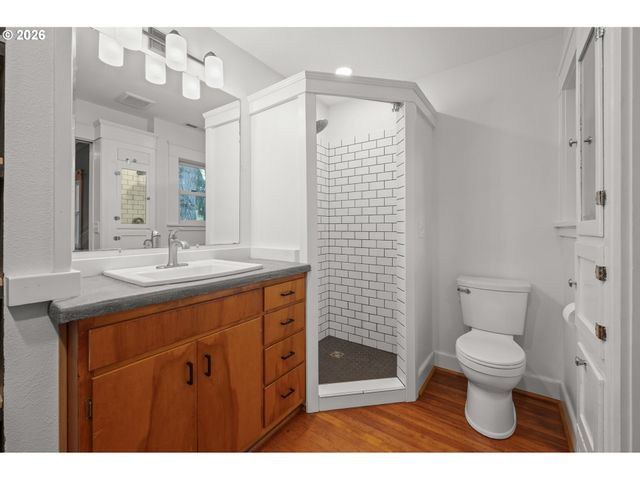 918 C St, Springfield, OR 97477