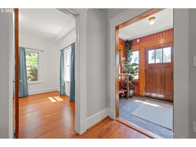 918 C St, Springfield, OR 97477