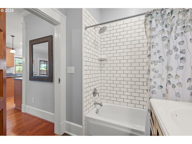 918 C St, Springfield, OR 97477