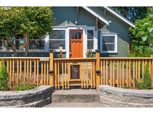 918 C St, Springfield, OR 97477