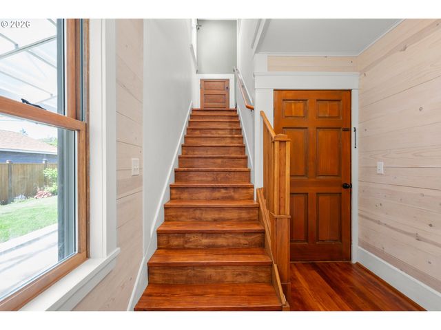 918 C St, Springfield, OR 97477