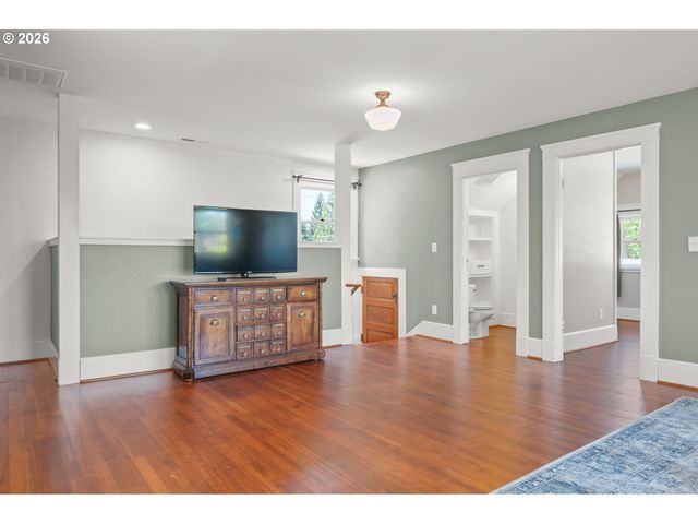 918 C St, Springfield, OR 97477