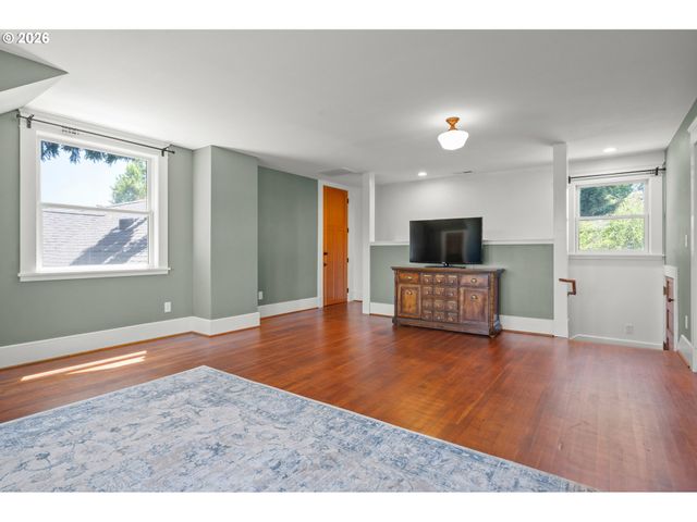 918 C St, Springfield, OR 97477