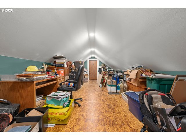 918 C St, Springfield, OR 97477