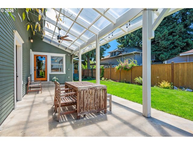 918 C St, Springfield, OR 97477