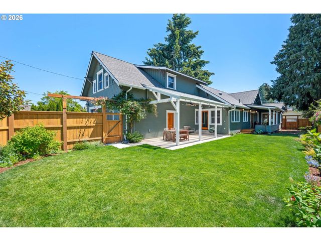 918 C St, Springfield, OR 97477