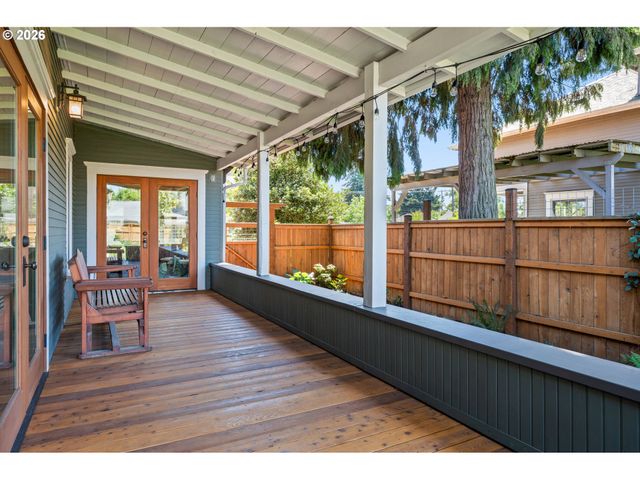 918 C St, Springfield, OR 97477