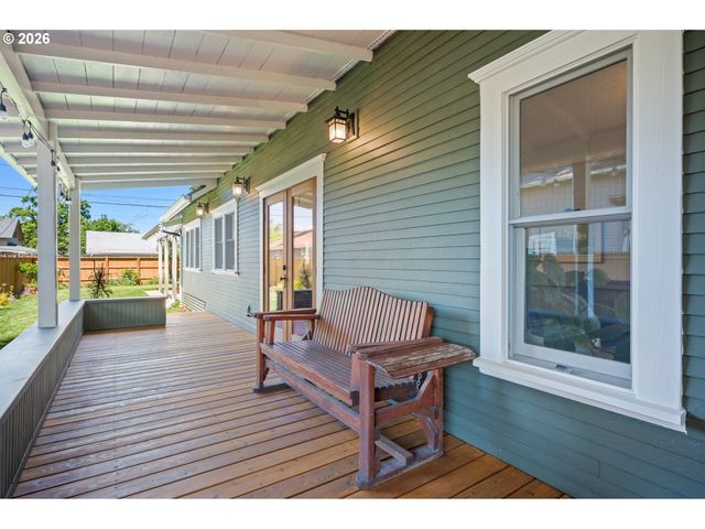 918 C St, Springfield, OR 97477
