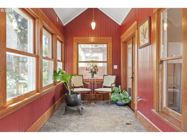 918 C St, Springfield, OR 97477
