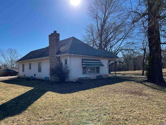 836 SE Highland AVE, Topeka, KS 66607