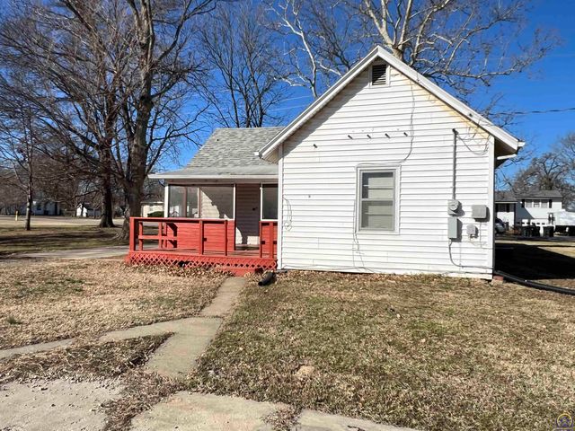 836 SE Highland AVE, Topeka, KS 66607