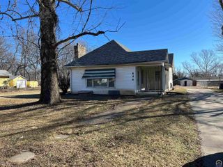 836 SE Highland AVE, Topeka, KS 66607