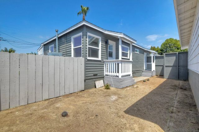 1011 Knowles Ave., Carlsbad, CA 92008