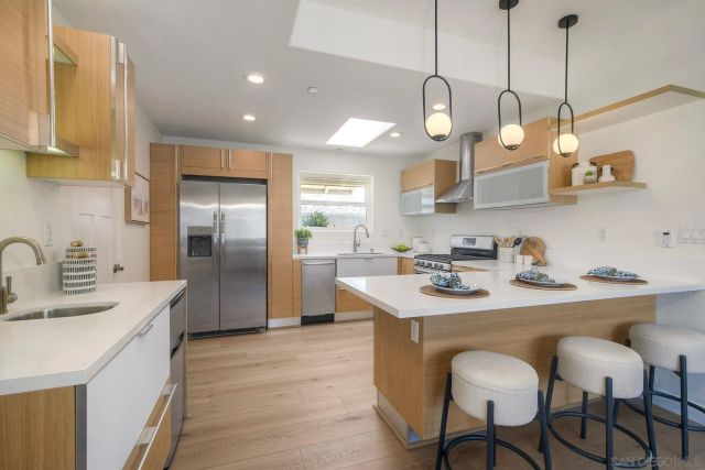 1011 Knowles Ave., Carlsbad, CA 92008