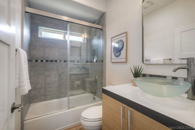 1011 Knowles Ave., Carlsbad, CA 92008