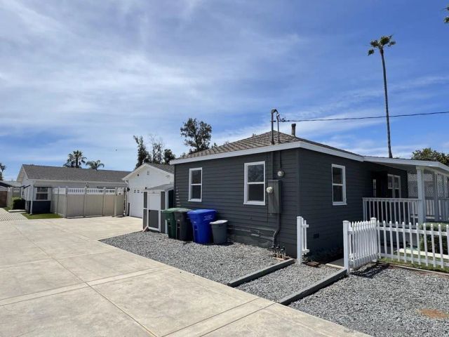 1011 Knowles Ave., Carlsbad, CA 92008