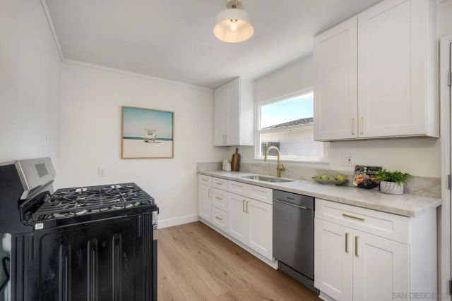 1011 Knowles Ave., Carlsbad, CA 92008