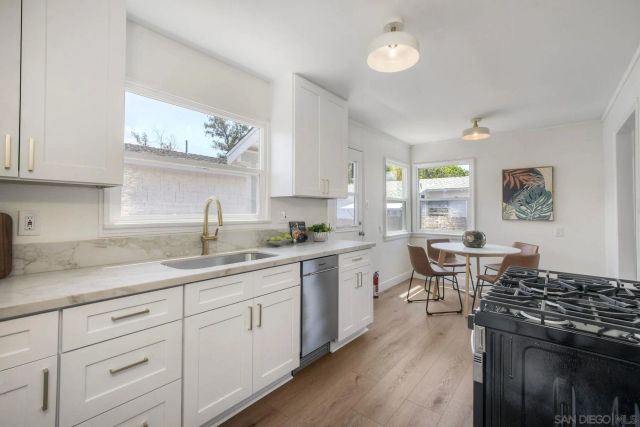 1011 Knowles Ave., Carlsbad, CA 92008