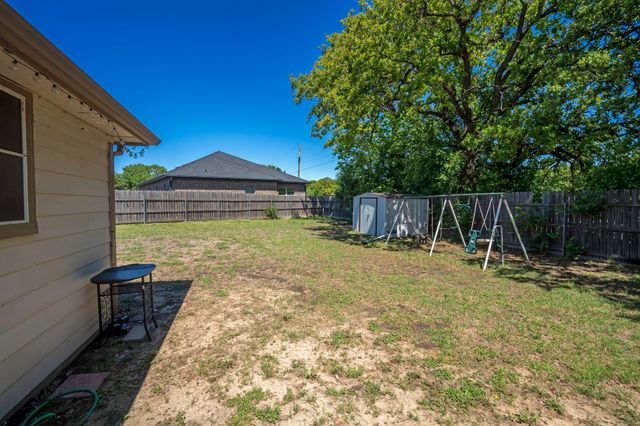 6437 Henco Drive, Fort Worth, TX 76119