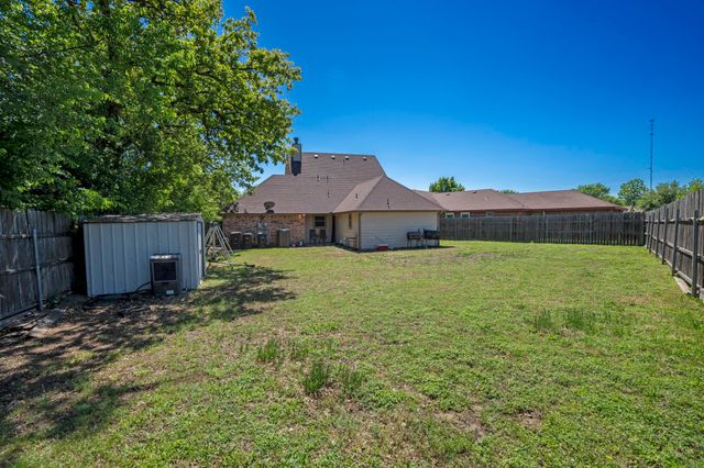 6437 Henco Drive, Fort Worth, TX 76119
