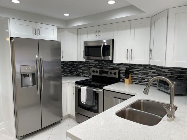 1660 Twelve Oaks Way 203, North Palm Beach, FL 33408