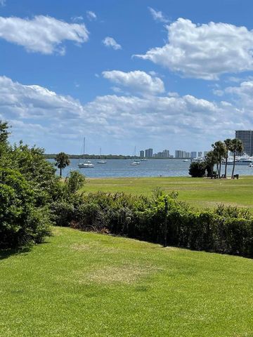 1660 Twelve Oaks Way 203, North Palm Beach, FL 33408