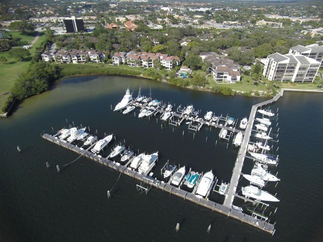 1660 Twelve Oaks Way 203, North Palm Beach, FL 33408