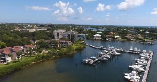 1660 Twelve Oaks Way 203, North Palm Beach, FL 33408