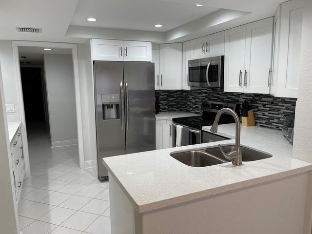 1660 Twelve Oaks Way 203, North Palm Beach, FL 33408