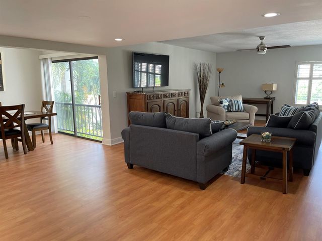 1660 Twelve Oaks Way 203, North Palm Beach, FL 33408