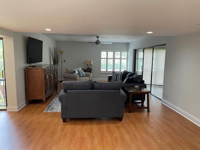 1660 Twelve Oaks Way 203, North Palm Beach, FL 33408