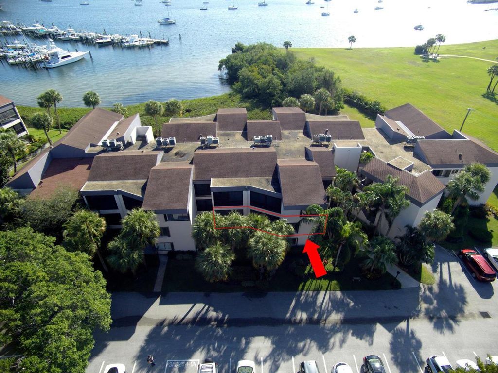 1660 Twelve Oaks Way 203, North Palm Beach, FL 33408