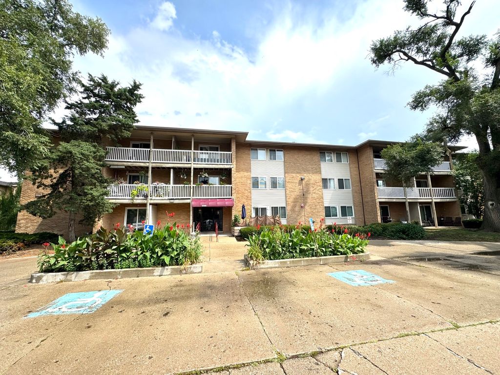 930 Beau Drive 113, Des Plaines, IL 60016