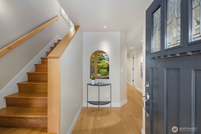 2711 4th Avenue W, Seattle, WA 98119