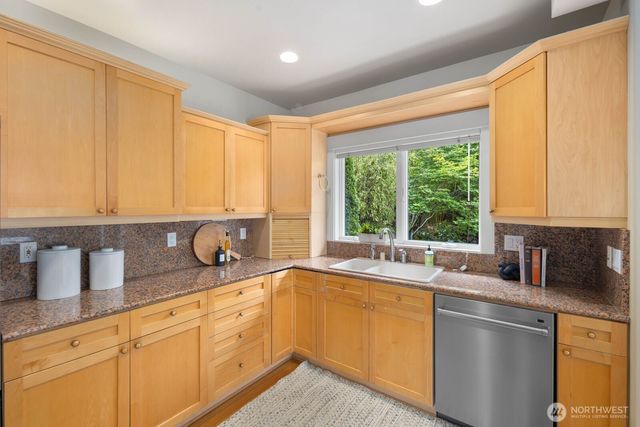 2711 4th Avenue W, Seattle, WA 98119