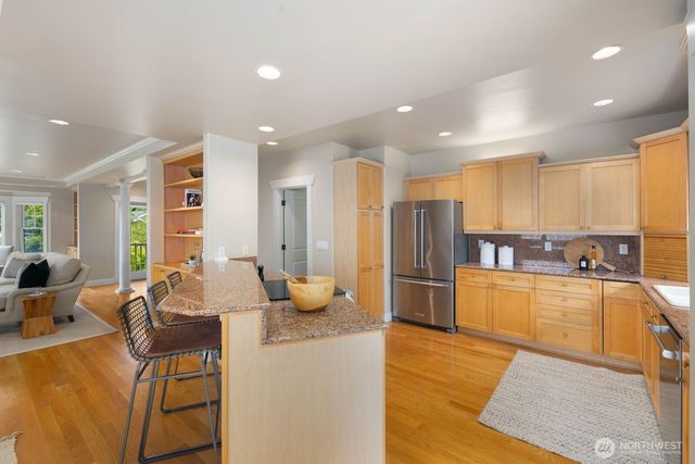 2711 4th Avenue W, Seattle, WA 98119