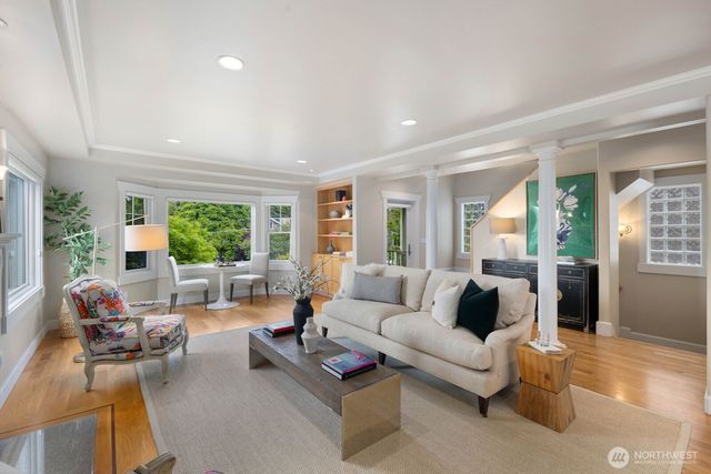 2711 4th Avenue W, Seattle, WA 98119