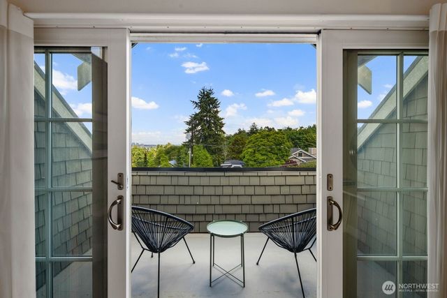 2711 4th Avenue W, Seattle, WA 98119