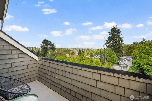 2711 4th Avenue W, Seattle, WA 98119