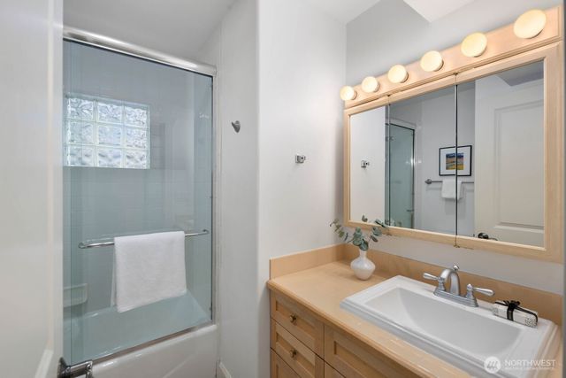 2711 4th Avenue W, Seattle, WA 98119