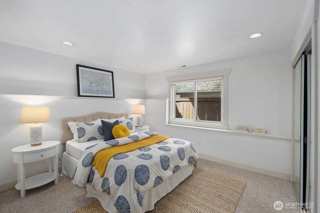 2711 4th Avenue W, Seattle, WA 98119