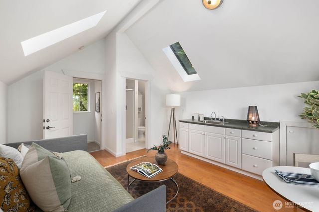 2711 4th Avenue W, Seattle, WA 98119