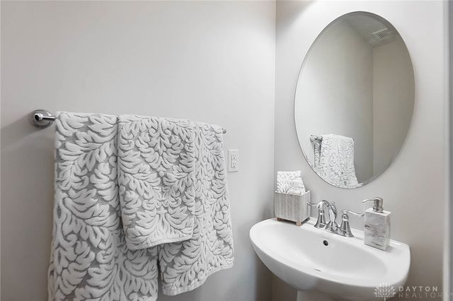 6303 Willow Oak Drive, Tipp City, OH 45371