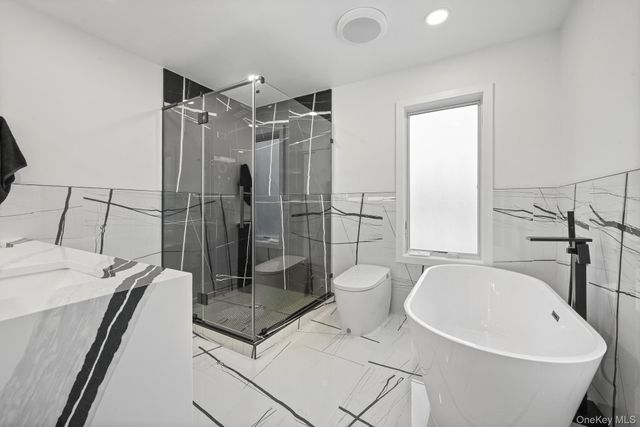 14 Hoover Lane, Bethpage, NY 11714